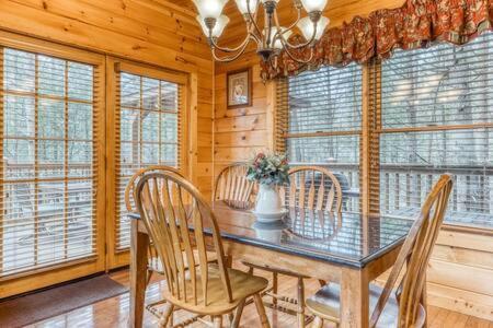 Villa The Great Escape - Min From Parkway With Hot Tub Gatlinburg Exterior foto